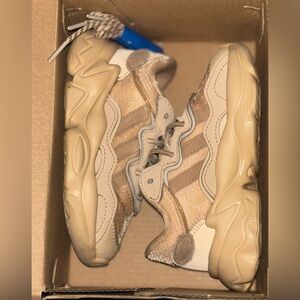 Adidas OZWEEGO Shoe 8c